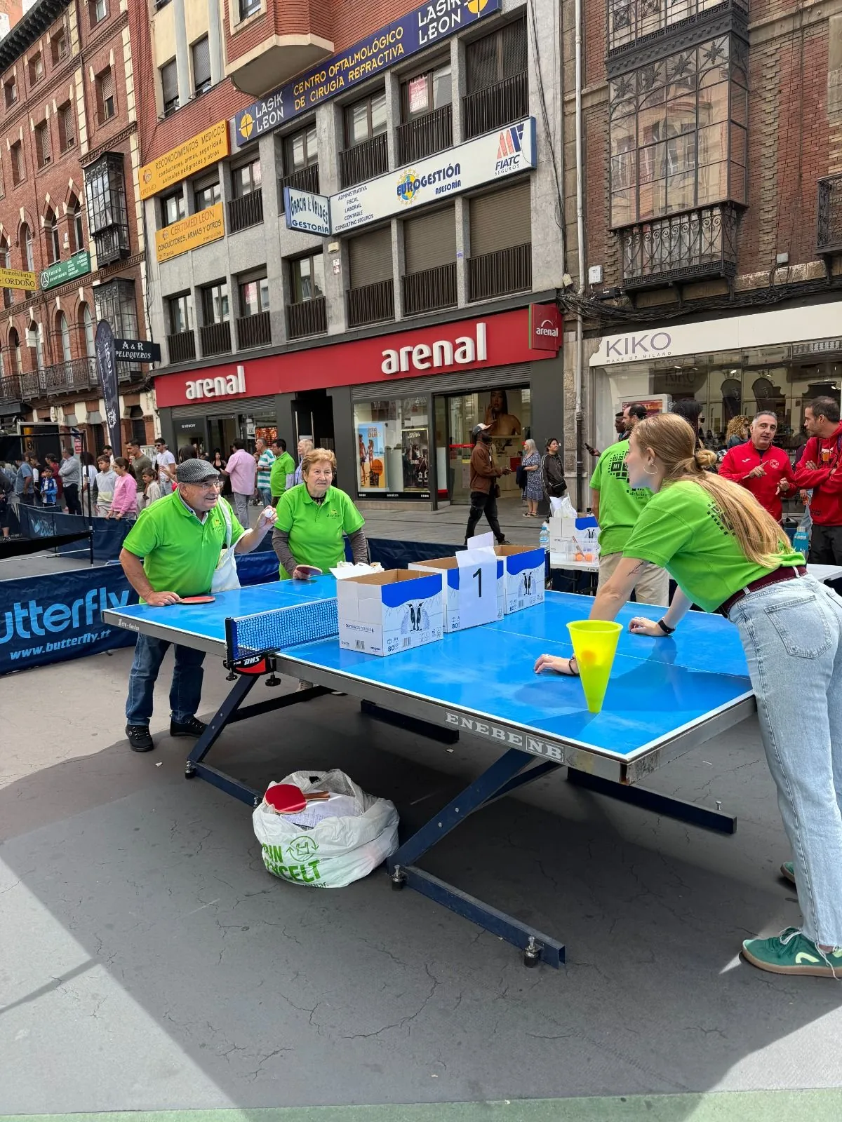 Participants aiming at boxes and a cone placed on the table as targets